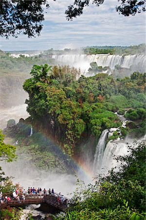 Visitors viewing the spectacular Iguazu Falls from the lower circuit of the Iguazu National Park, a World Heritage Site. Argentina Foto de stock - Con derechos protegidos, Código: 862-05996707