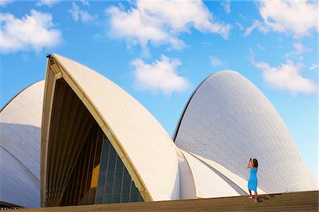 Australia, New South Wales, Sydney, Sydney Opera House, Woman taking photograph Foto de stock - Con derechos protegidos, Código: 862-05996748