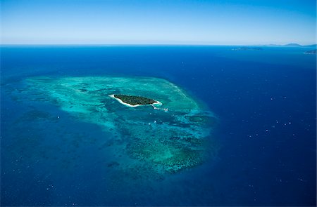 Australie, Queensland, Cairns. Vue aérienne de l'île verte dans le parc marin de Great Barrier Reef. Photographie de stock - Rights-Managed, Code: 862-05996767