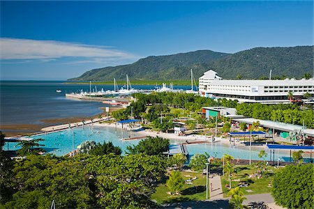 Australia, Queensland, Cairns.  View of the Esplanade Lagoon with The Pier and Marlin Marina in background. Foto de stock - Con derechos protegidos, Código: 862-05996775