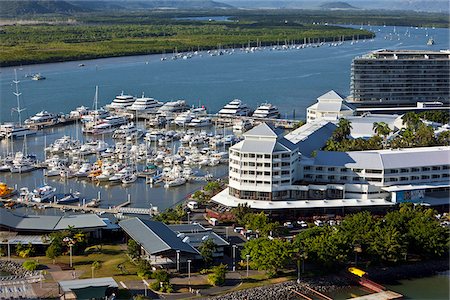 simsearch:845-04826544,k - Australie, Queensland, Cairns. Vue aérienne de la Marina de Marlin et Shangri-La Hotel at The Pier. Photographie de stock - Rights-Managed, Code: 862-05996813