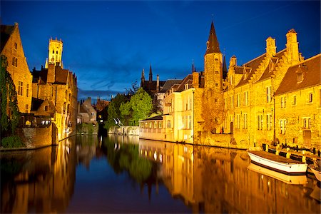 Rozenhoedkaai Quay of the rosary with Belfort tower, Bruges, Brugge, Flanders, Belgium, UNESCO World Heritage Site Foto de stock - Con derechos protegidos, Código: 862-05996843