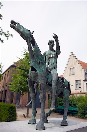 Europe, Belgique, Flandre, Bruges, statue en bronze, les quatre cavaliers de l'Apocalypse, 1981-87, de Rik Poot, vieille ville, patrimoine mondial de l'UNESCO Photographie de stock - Rights-Managed, Code: 862-05996866