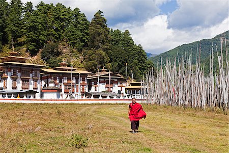 Monk at Kurjey Lhakhang, the final resting place of the remains of the first three kings of Bhutan. Foto de stock - Con derechos protegidos, Código: 862-05997001