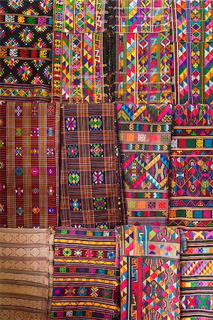 Colourful fabrics for ladies' kiras for sale in a shop in Jakar, Bumthang Valley. Foto de stock - Con derechos protegidos, Código: 862-05997010