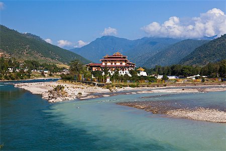 simsearch:862-05997038,k - Punakha Dzong, au confluent de deux rivières, a été le lieu de mariage de la cinquième roi du Bhoutan Royal. Photographie de stock - Rights-Managed, Code: 862-05997034