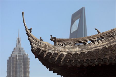 simsearch:862-06676364,k - Ornate roof eaves detail Hu Xin Tin Tea House in the Yu Yuan Gardens, with the Grand Hyatt Tower and the the Shanghai World Financial Centre in the Background, Pudong, Shanghai, China. Stock Photo - Rights-Managed, Code: 862-05997105