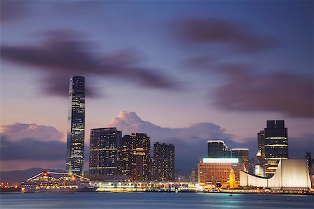 International Commerce Center (ICC) and Tsim Sha Tsui at dusk, Kowloon, Hong Kong, China Foto de stock - Direito Controlado, Número: 862-05997183