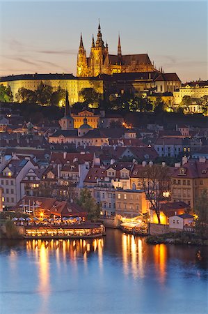 prager schloss - Europe, République tchèque, région de Bohême centrale, Prague. Vue vers le château et le quartier de Mala Strana. Photographie de stock - Rights-Managed, Code: 862-05997418