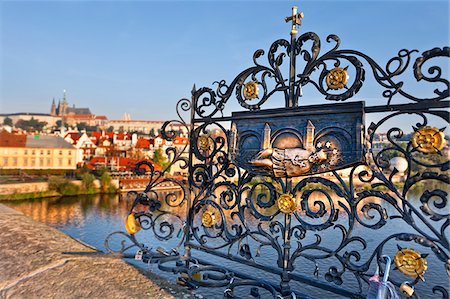 fiume vltava - Europe, Czech Republic, Central Bohemia Region, Prague. Sculptural bronze detail on Charles Bridge Fotografie stock - Rights-Managed, Codice: 862-05997425