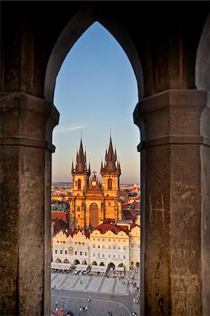 prague square - Europe, République tchèque, région de Bohême centrale, Prague. Prague vieille ville, église de Tyn Photographie de stock - Rights-Managed, Code: 862-05997444