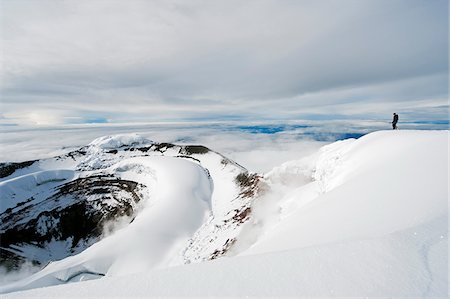 randonneur (homme) - Amérique du Sud, l'Équateur, Volcan Cotopaxi (5897m), plus haut volcan actif du monde, grimpeur au-dessus du cratère sommital Photographie de stock - Rights-Managed, Code: 862-05997490