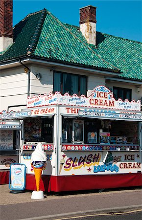 Traditional ice cream kiosk in Walton-on-the-Naze, Essex, UK Foto de stock - Con derechos protegidos, Código: 862-05997517