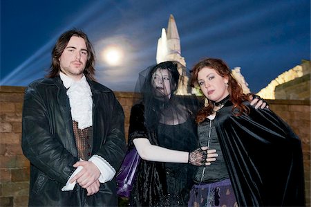 Goth Festival, Whitby, North Yorkshire. Deux fois par an en avril et en octobre, les Goths de toute l'Europe se réunissent dans la ville côtière de Whitby, pour célébrer la tradition gothique. Photographie de stock - Rights-Managed, Code: 862-05997561