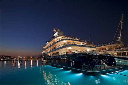 provence-alpes-côte d'azur - La Fontonne, Antibes, Provence Alpes Cote d'Azur, France. Luxury Superyacht -CakeWalk- moored in Port Vauban - Club Nautique d'Antibes at night with underwater lighting Stock Photo - Rights-Managed, Code: 862-05997674