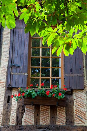 Fenster Detail auf Mirpe Platz in der alten Stadt Bergerac, Aquitaine, Dordogne, Frankreich Stockbilder - Lizenzpflichtiges, Bildnummer: 862-05997681