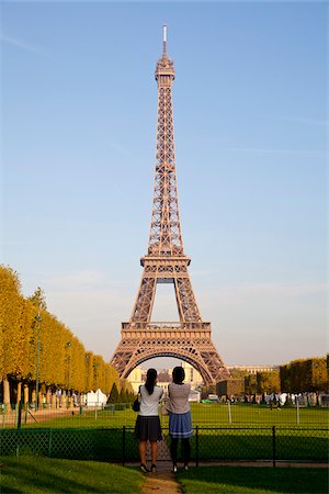 simsearch:862-06542388,k - Champ de Mars, parc autour de la tour Eiffel, Paris, France, Europe Photographie de stock - Rights-Managed, Code: 862-05997732