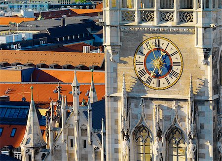 simsearch:862-05997765,k - Germany, Bavaria; Munich; Marienplatz; Close-up of clock on Town hall (Rathaus) Fotografie stock - Rights-Managed, Codice: 862-05997767