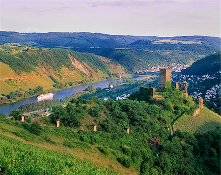 fiume mosel - Germany, Rhineland-Palatinate, Niederburg castle Fotografie stock - Rights-Managed, Codice: 862-05997786