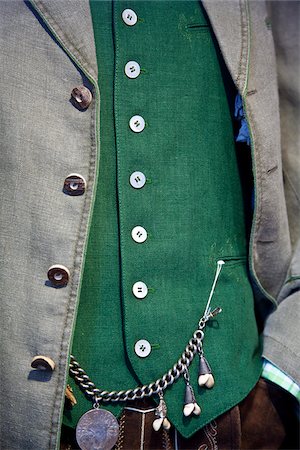 encadenar - Details of traditional Bavarian clothing Foto de stock - Con derechos protegidos, Código: 862-05997801