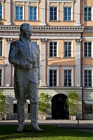 Sculpture en aluminium de Maximilian Joseph Graf von Montgelas, réalisé par l'artiste Karin Sander en 2005, place Promenadenplatz, Munich, Bavière, Allemagne, Europe Photographie de stock - Rights-Managed, Code: 862-05997803