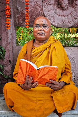 Monk praying at the buddhist Mahabodhi Temple, a UNESCO World Heritage Site, in Bodhgaya, India Stock Photo - Rights-Managed, Code: 862-05997874