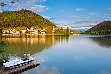 Italy, Umbria, Terni district, piediluco lake. Foto de stock - Con derechos protegidos, Código: 862-05997902