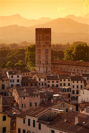 simsearch:862-05997985,k - Italy, Tuscany, Lucca. An overview of the city Foto de stock - Con derechos protegidos, Código: 862-05997971