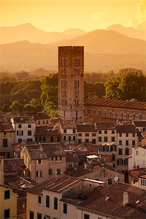 simsearch:862-05997942,k - Italie, Toscane, Lucques. Une vue d'ensemble de la ville Photographie de stock - Rights-Managed, Code: 862-05997971