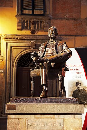 people at the opera - Italy, Tuscany, Lucca. Monument to famed Italian Opera composer Giacomo Puccini, who was born in the city Stock Photo - Rights-Managed, Code: 862-05997985