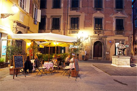 restaurants in tuscany italy - Italy, Tuscany, Lucca. The square with Puccinis monument in the middle Stock Photo - Rights-Managed, Code: 862-05997983