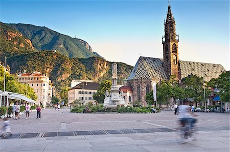 Italy. Trentino-Alto Adige. Bolzano district, South Tyrol Bolzano. Piazza Walther Foto de stock - Con derechos protegidos, Código: 862-05997990