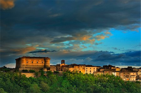 Italy, umbria, Terni district, Alviano, The Castle. Foto de stock - Con derechos protegidos, Código: 862-05998096