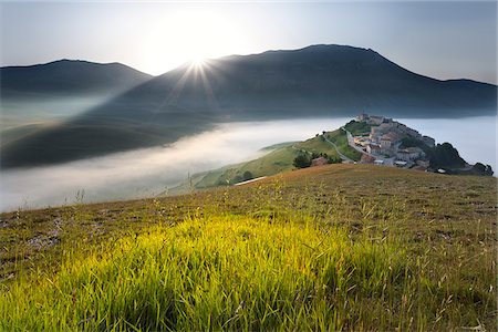 District en Italie, Ombrie, Pérouse, Monti Sibillini NP, Norcia, Castelluccio. Photographie de stock - Rights-Managed, Code: 862-05998116