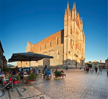 people of church in italy - Italy, Umbria, Terni district, Orvieto,  Cathedral in Piazza Duomo. Stock Photo - Rights-Managed, Code: 862-05998132