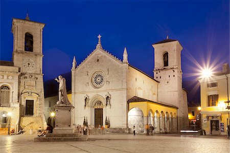 Italy, Umbria, Perugia district, Monti Sibillini National Park, Norcia, Piazza San Benedetto Foto de stock - Con derechos protegidos, Código: 862-05998194