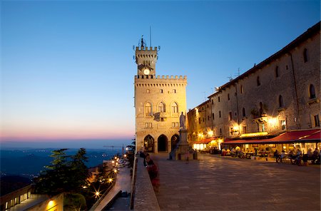 Europe, Saint-Marin. La place principale en face du Palazzo Pubblico. UNESCO Photographie de stock - Rights-Managed, Code: 862-05998235