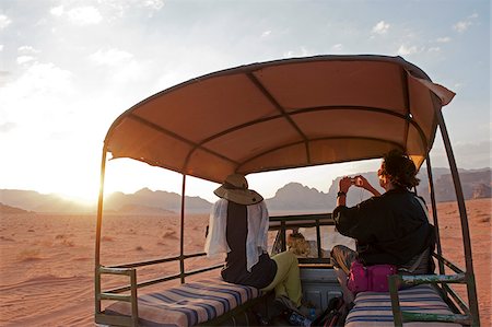 desert at dusk - Travelling by jeep in the Wadi Rum, Jordan Foto de stock - Con derechos protegidos, Código: 862-05998278