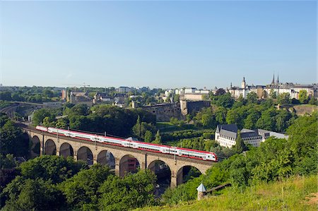 Europe; The Grand Duchy of Luxembourg, Luxembourg city, Unesco World Heritage site, old town, arched train viaduct Fotografie stock - Rights-Managed, Codice: 862-05998539