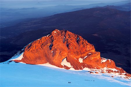 person climbing a volcano - North America, Mexico, Pico de Orizaba (5610m); highest mountain in Mexico, Veracruz state, sunrise Stock Photo - Rights-Managed, Code: 862-05998593