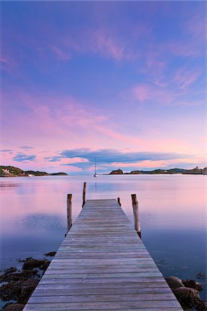 Norwegen, Oslo, Oslofjord, Steg über See in der Abenddämmerung Stockbilder - Lizenzpflichtiges, Bildnummer: 862-05998723