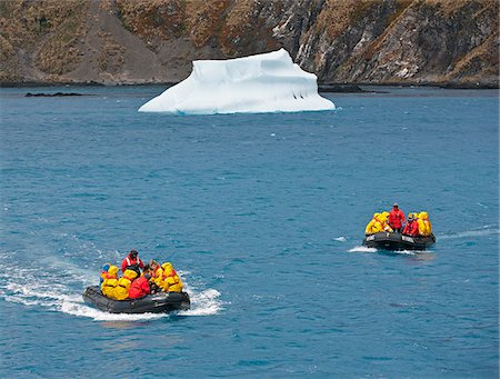 south sandwich islands - Zodiac inflatable boats leaving Right Whale Bay for the expedition ship Ocean Nova. Fotografie stock - Rights-Managed, Codice: 862-05999086