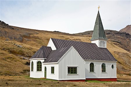 The Norwegian Lutheran Church at Grytviken was prefabricated in Norway and erected by whalers in 1913. It is one of the most southerly in the world. In 1922, Sir Ernest Shakelton s body lay in this church before burial. Foto de stock - Con derechos protegidos, Código: 862-05999110