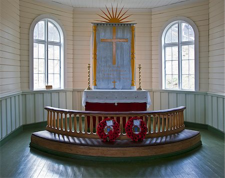 south sandwich islands - The interior of the Norwegian Lutheran Church at Grytviken, which was prefabricated in Norway and erected by whalers in 1913.  In 1922, Sir Ernest Shakelton s body lay here before burial. Fotografie stock - Rights-Managed, Codice: 862-05999111