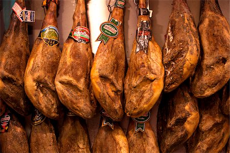 simsearch:862-05999173,k - Spain, Andalusia, Seville; Jamon Serrano (Serrano Ham) hanging in a shop Foto de stock - Direito Controlado, Número: 862-05999188