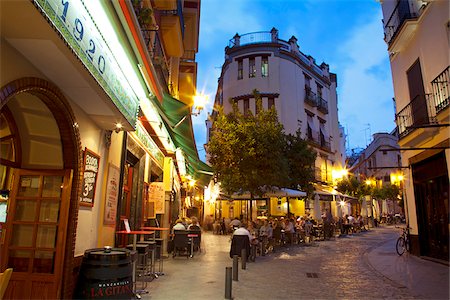 sevilla - Spain, Andalusia, Seville; Night life in the city centre Foto de stock - Con derechos protegidos, Código: 862-05999191