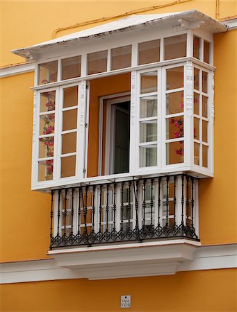 simsearch:862-05999173,k - Spain, Andalusia, Seville; A typical andalusian balcony Fotografie stock - Rights-Managed, Codice: 862-05999209
