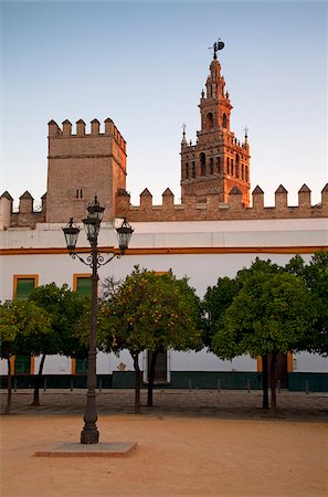 simsearch:862-05999173,k - Spain, Andalusia, Seville; Streets in Seville's old quarter Fotografie stock - Rights-Managed, Codice: 862-05999224