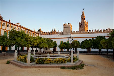 simsearch:862-05999153,k - Espagne, Andalousie, Séville. Les rues de Séville du vieux quartier Photographie de stock - Rights-Managed, Code: 862-05999225