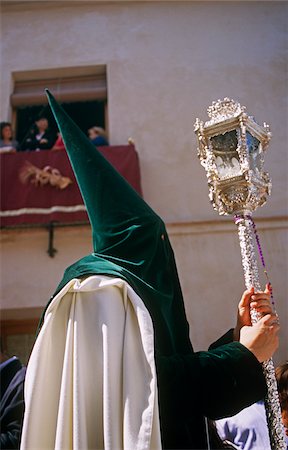 simsearch:862-03354510,k - Spain, Andalusia, Seville. Nazarenos during Semana Santa processions Foto de stock - Con derechos protegidos, Código: 862-05999313